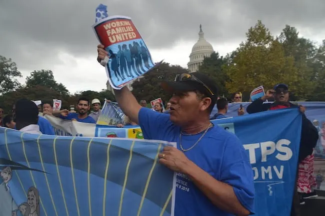 Caravana del TPS tocó puertas en el Congreso pidiendo más apoyo