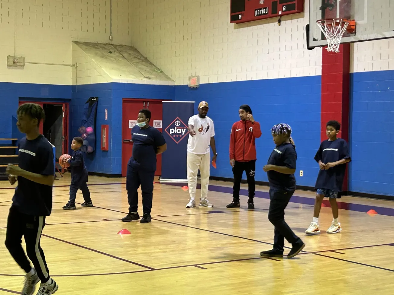 Los Washington Wizards realizaron una clínica de baloncesto juvenil con el Latin American Youth Center