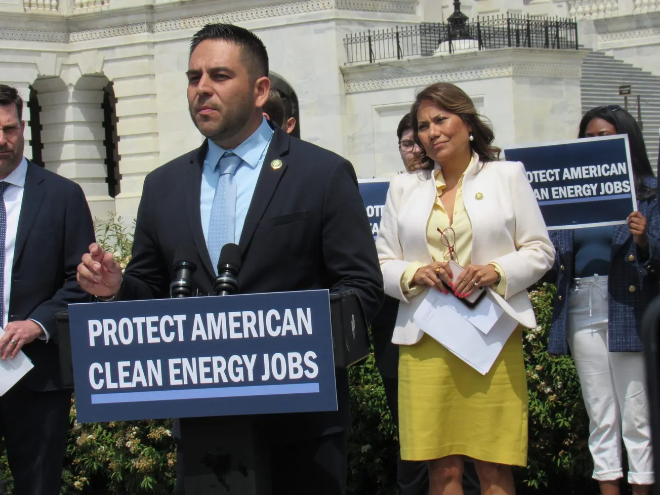 Advierten que miles de empleos “green” peligrarían con plan de la Cámara Baja