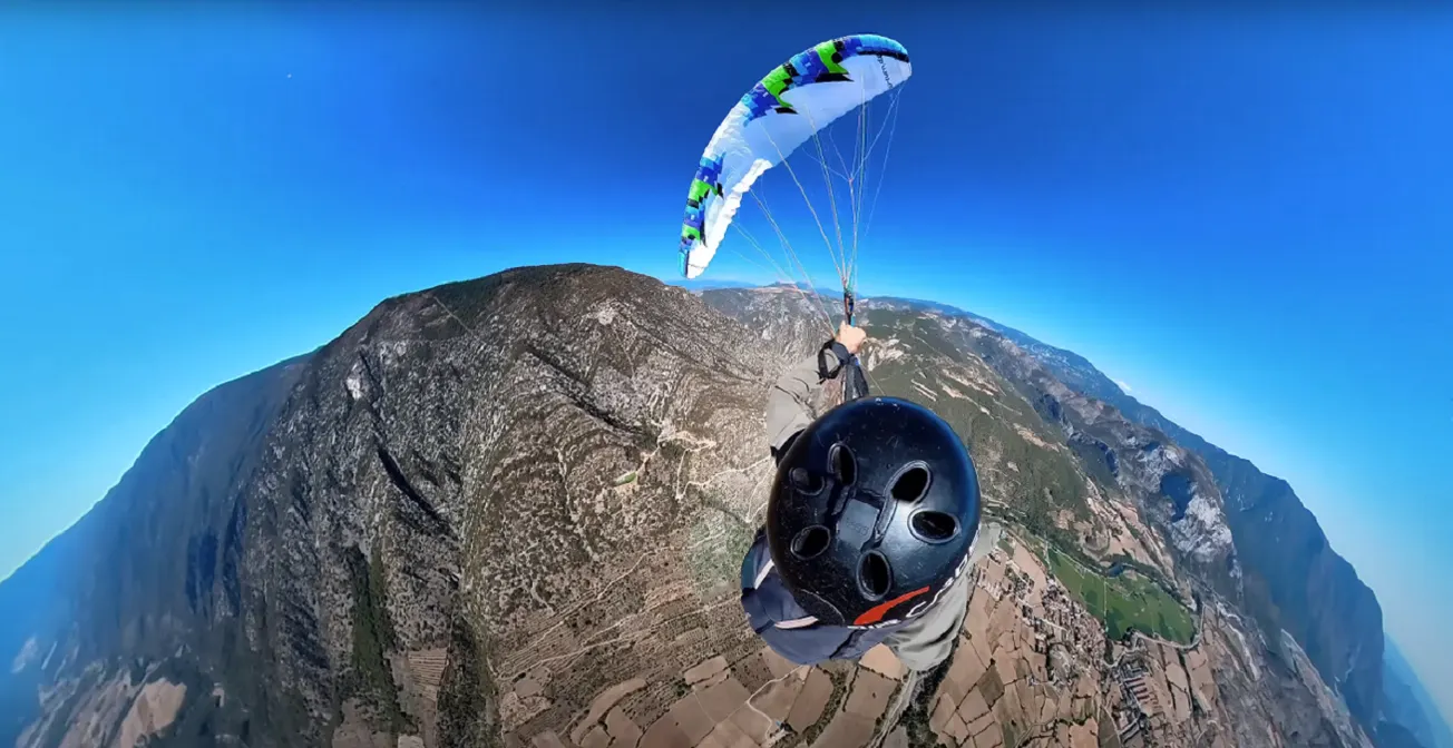 Hombre sobrevivió a caída extrema en paracaídas