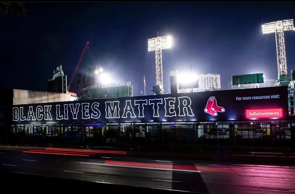 Red Sox ha mostrado su apoyo a la causa Black Lives Matter con una inmensa pancarta