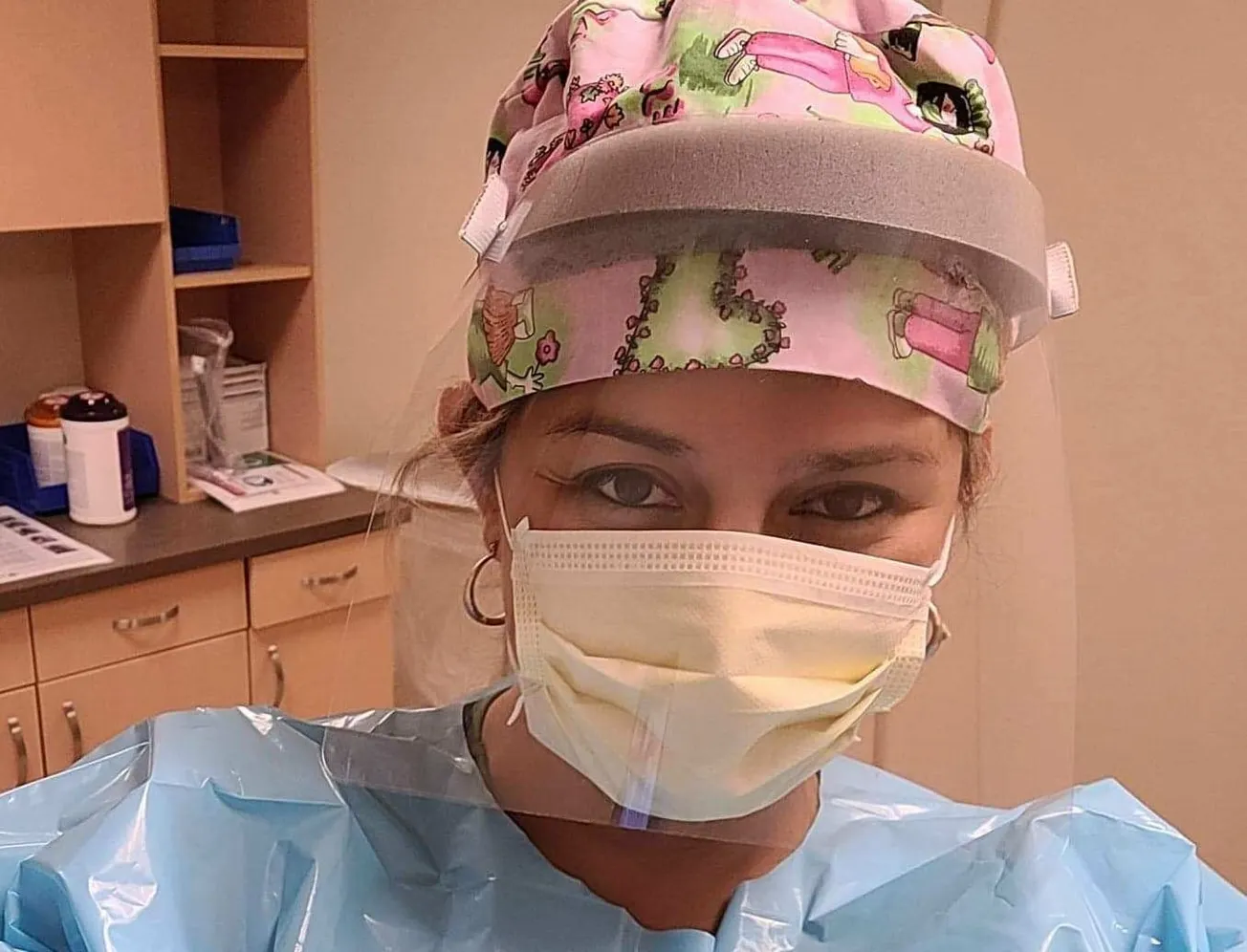 De El Salvador a Washington DC, enfermera trans se ha convertido en una luz para los hispanos