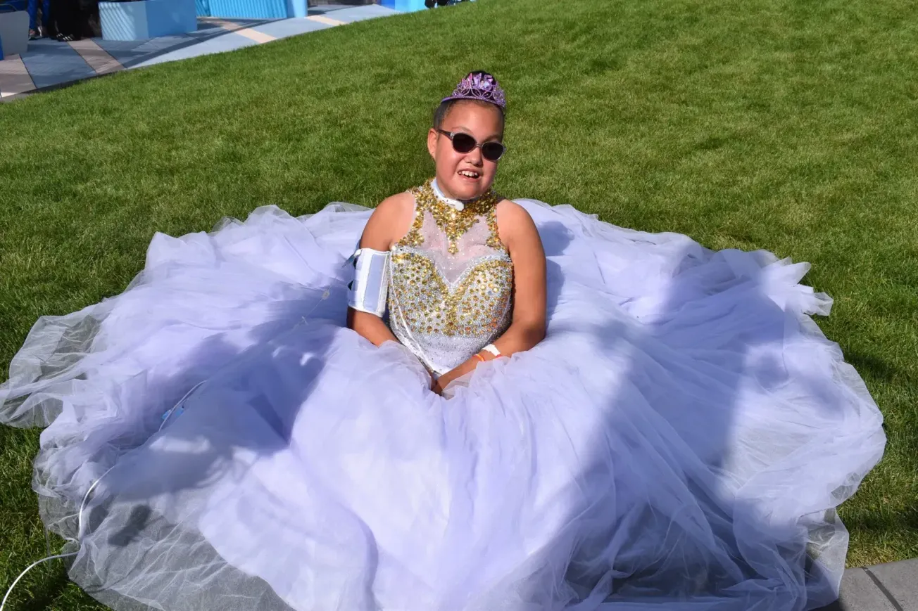 Bella, paciente de Boston's Children Hospital celebró sus quinceaños con su "segunda familia" del hospital. Foto: Cortesía.