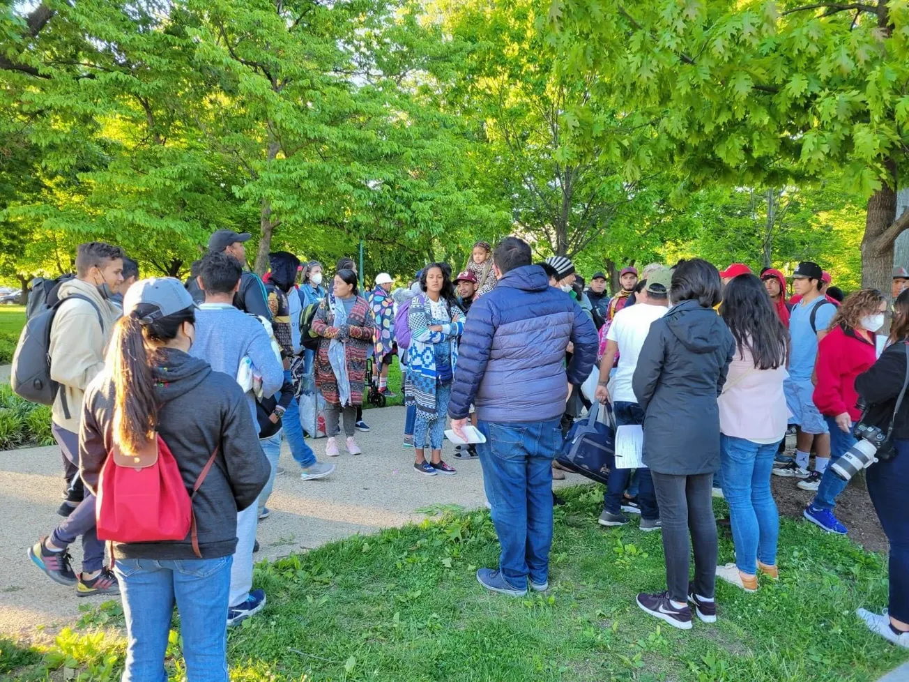 demócratas DeSantisautobuses desde Texas con inmigrantes a Washington DC