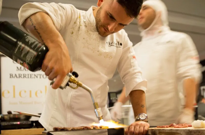 Juanma Barrientos sirve Michelin, paz y sabor colombiano desde Elcielo