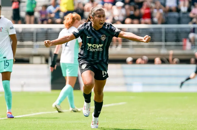 Leicy Santos impulsa el éxito latino en Washington Spirit