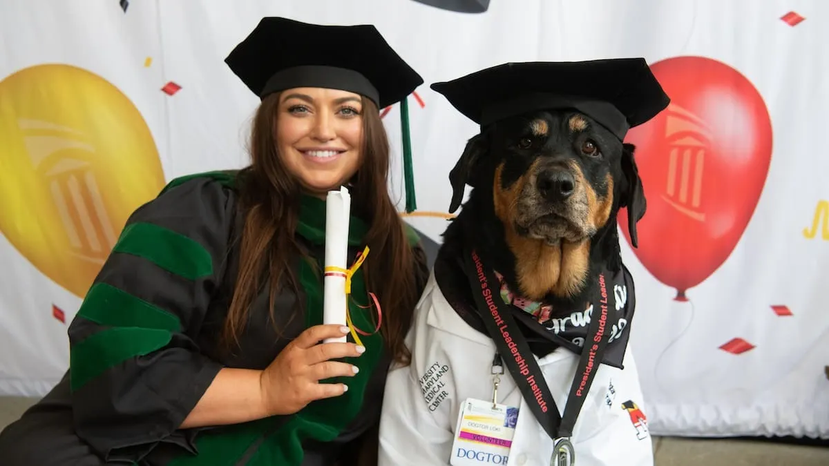 Loki, la Rottweiler que recibió un ‘dogtorado’ en medicina por su ayuda durante la pandemia