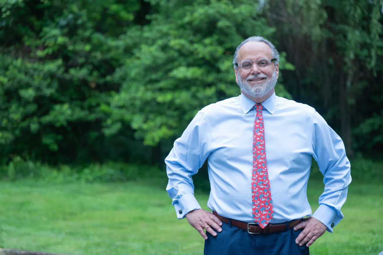 VA: Candidato hispano quiere representar al Distrito 11 para mejorar la economía, defender la democracia y apoyar una reforma migratoria