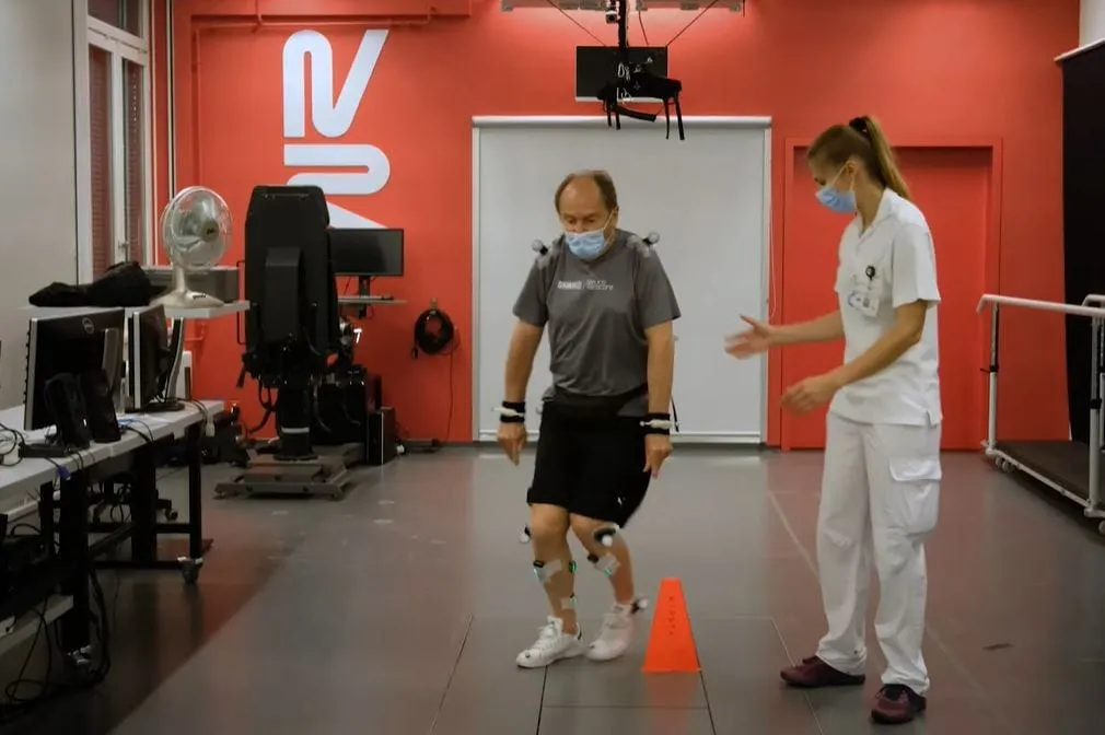 Parkinson implante. captura de pantalla