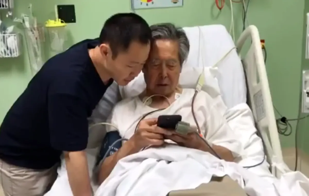 Fujimori y su hijo Kenji