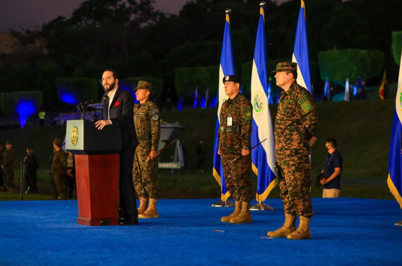El Salvador amenaza con prisión por compartir mensajes sobre pandillas en los medios