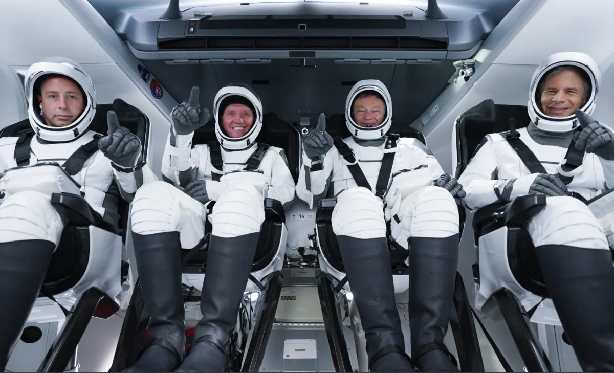 Tres millonarios viajan a la Estación Espacial Internacional. Esto le pagaron a Space X