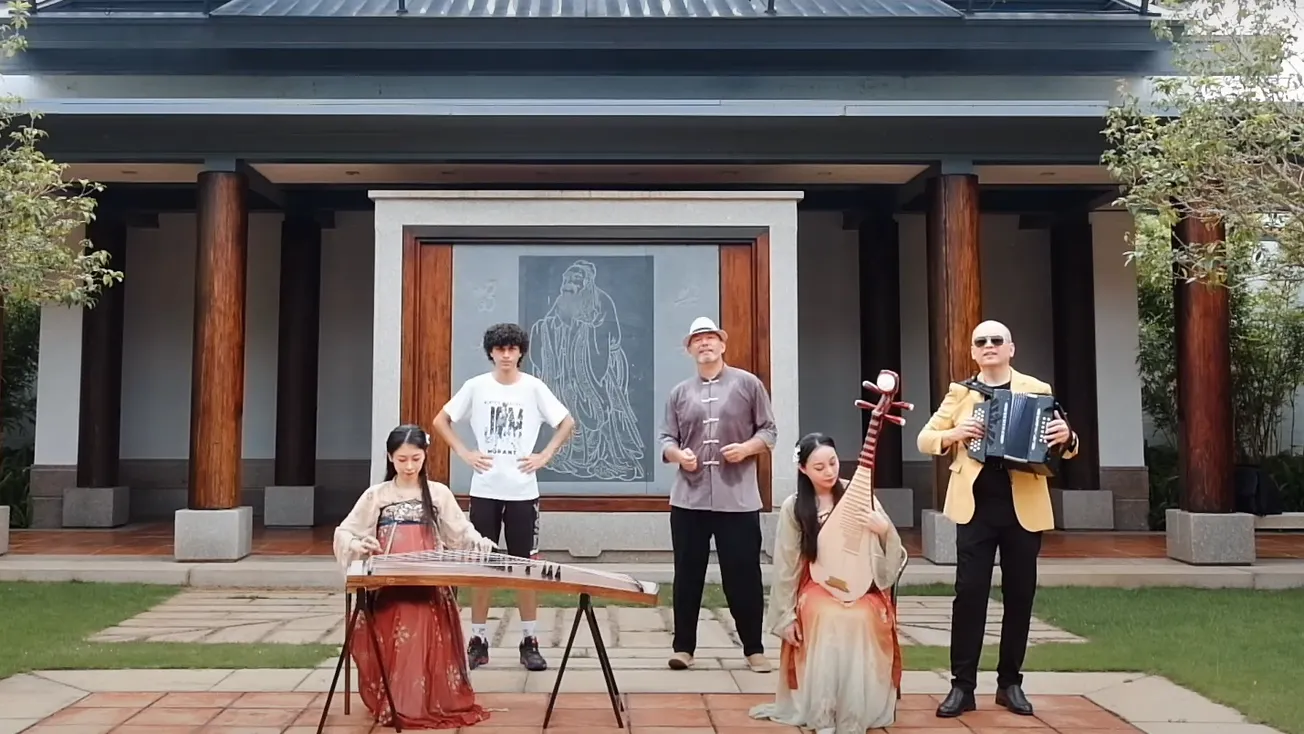 Cómo un colombiano conquistó a los chinos con su vallenato en mandarín