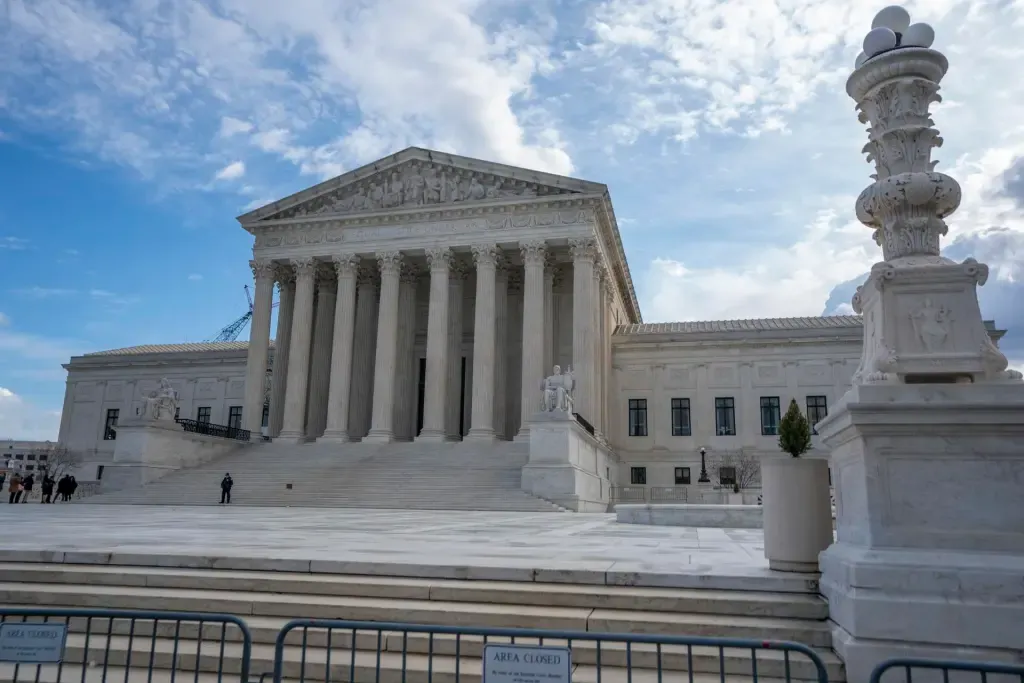 Corte Suprema de EEUU exonera a Google, Twitter y Facebook en caso de terrorismo