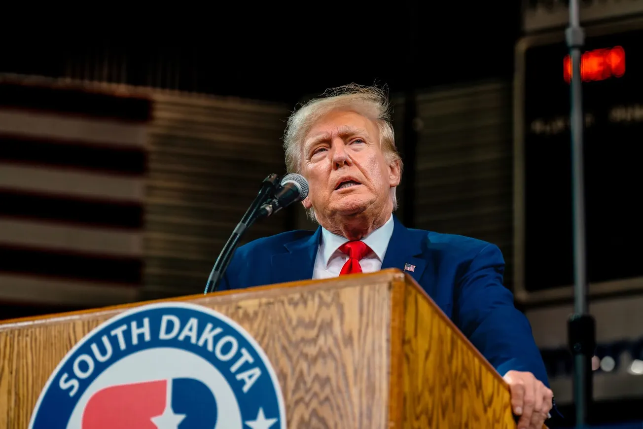 Trump exige recusación del juez