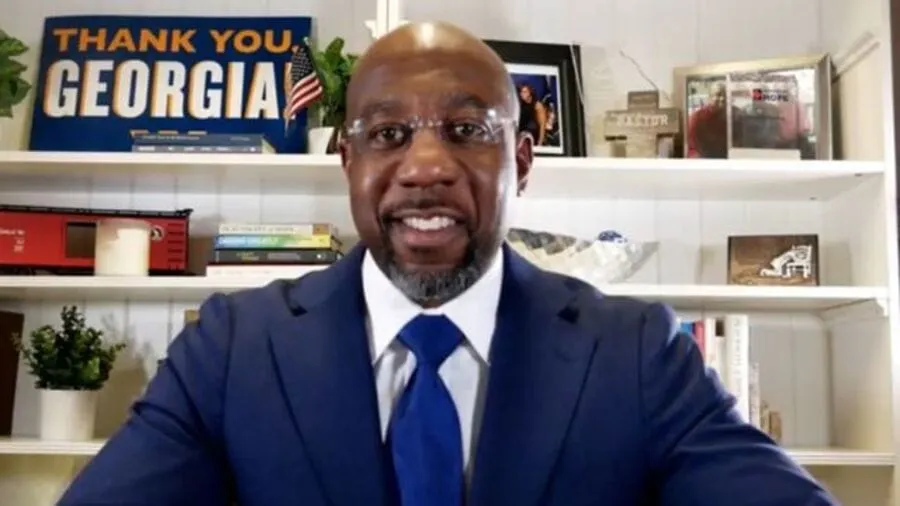 Senadores Raphael Warnock y Ted Cruz a la cabeza con más gastos en seguridad