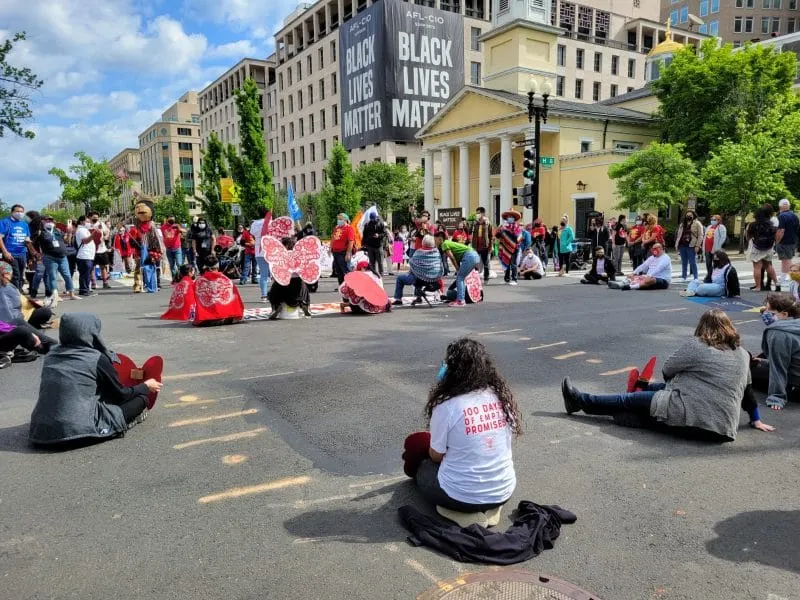 Familias con TPS manifiestan frente a la Casa Blanca para exigir reforma migratoria