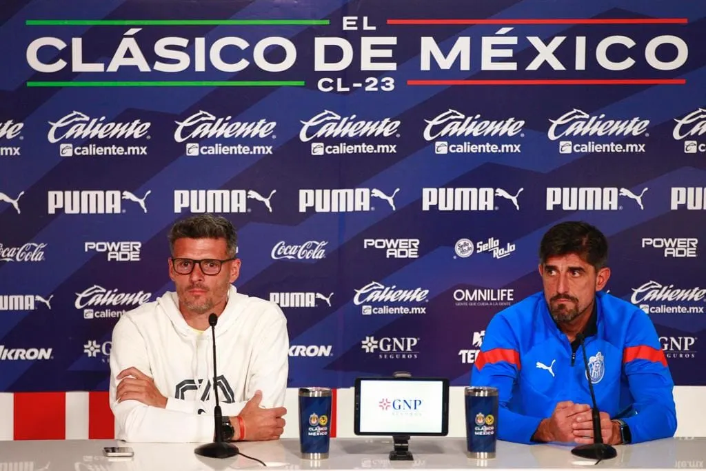 Fernando Ortiz y Veljko Paunović en conferencia de prensa previo al Clásico Nacional entre América y Chivas