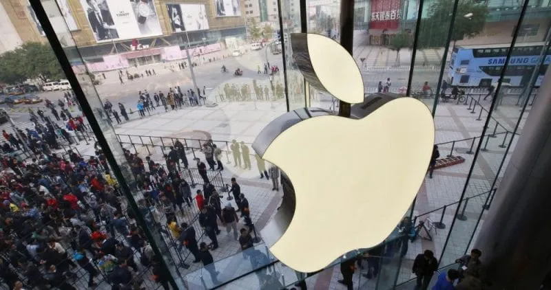 Apple vs. Meta: la disputa por talentos continúa con bonos de hasta $180 mil