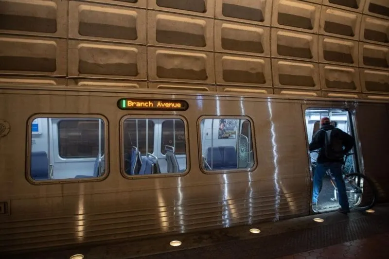 Metro detuvo las operaciones en nueve estaciones
