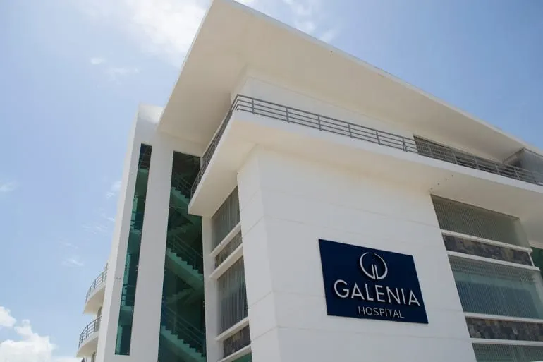 Para ahorrar dinero, pacientes y cirujanos se encuentran en Cancún