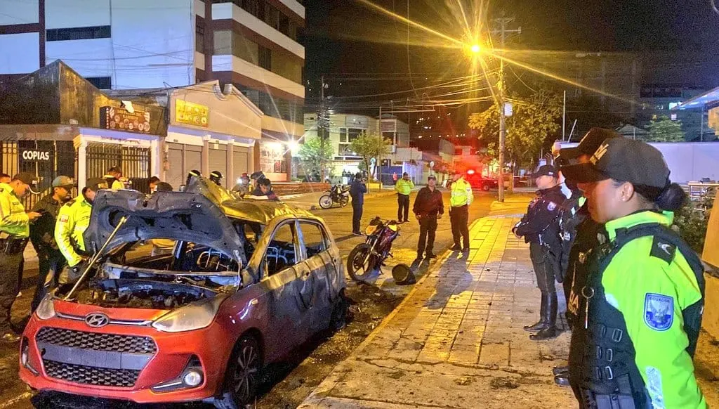 Explosión de carros bomba en Ecuador encienden las alarmas