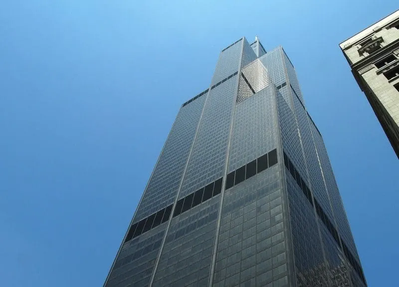 El piso de vidrio de la Torre Willis se agrietó durante una visita de turistas