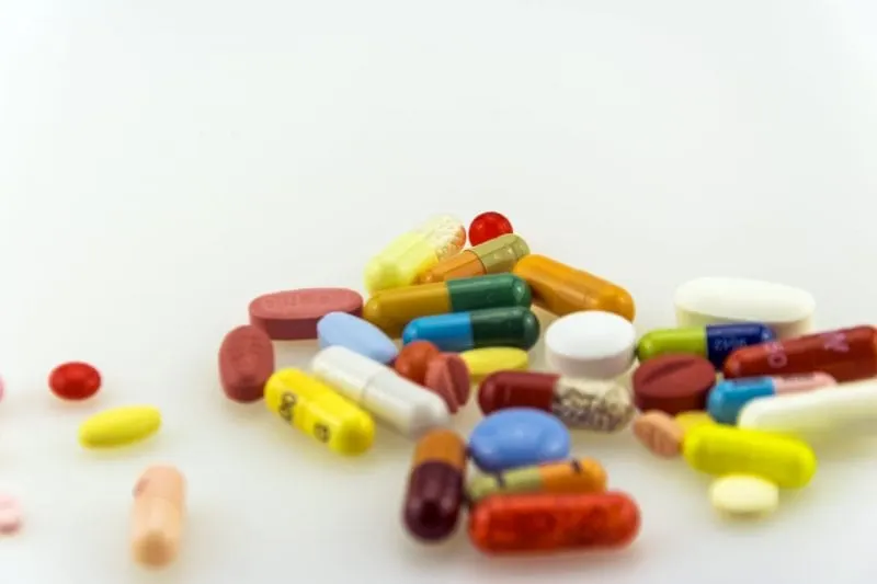 Estados promulgan leyes para frenar los precios de los medicamentos