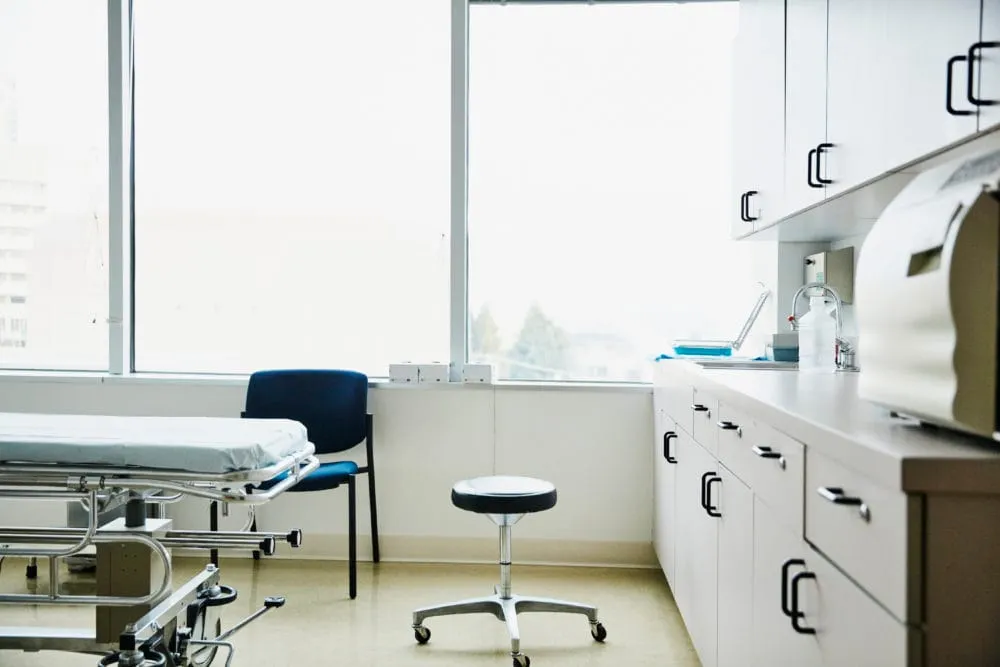 ¿Ir al médico o llamar? Aquí te presentamos una guía básica para cuidados de salud de rutina durante el  COVID-19