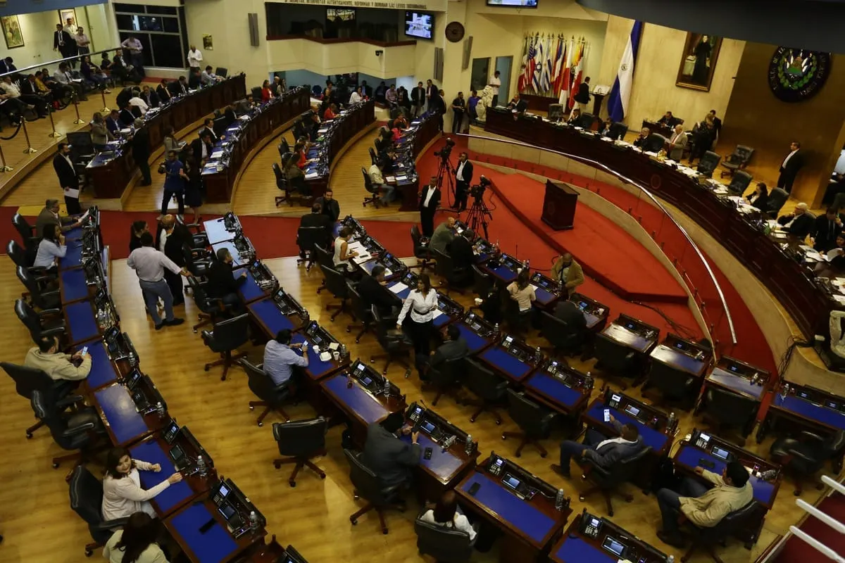 El Salvador: ¿Nayib Bukele legalizó el espionaje digital?