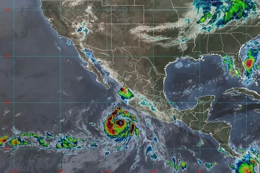 Estelle es huracán categoría 1 en México