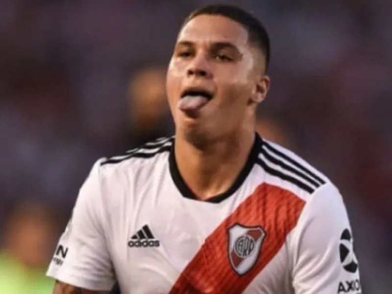 JuanFer Quintero sorprendió con un tiro libre a más de 20 metros