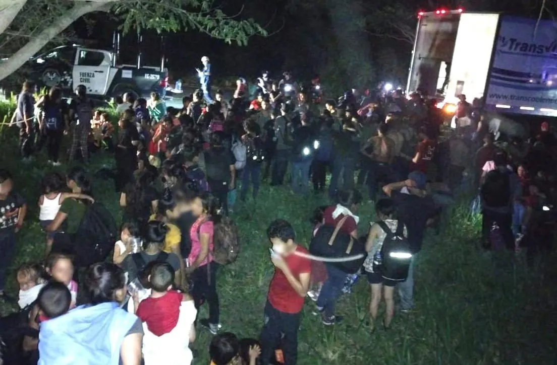 Rescatan migrantes hacinados en México