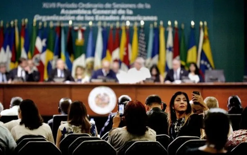 OEA. El organismo hemisférico tiene una pugna entre defensores de la democracia militante y otros que llaman a la "no injeren