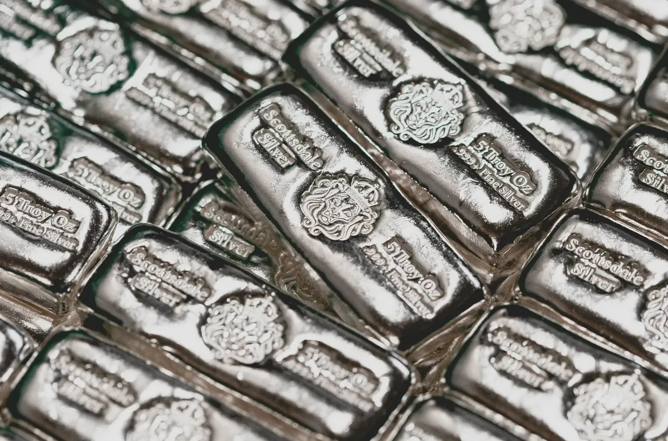 Precio de la plata alcanza su nivel más alto en 13 años
