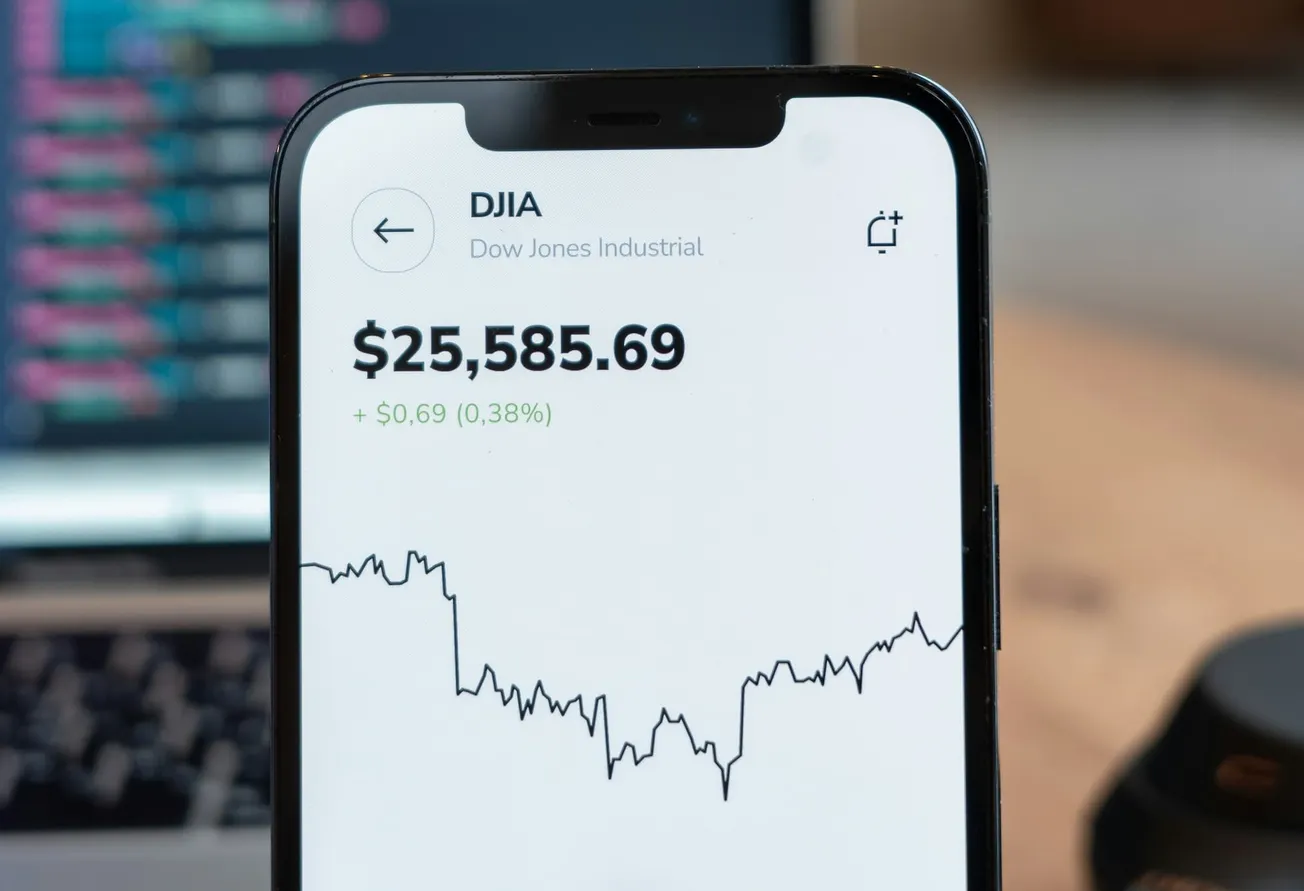 Futuros del Dow Jones suben 0.2% por crece apuesta de recortes de tasas de la Fed