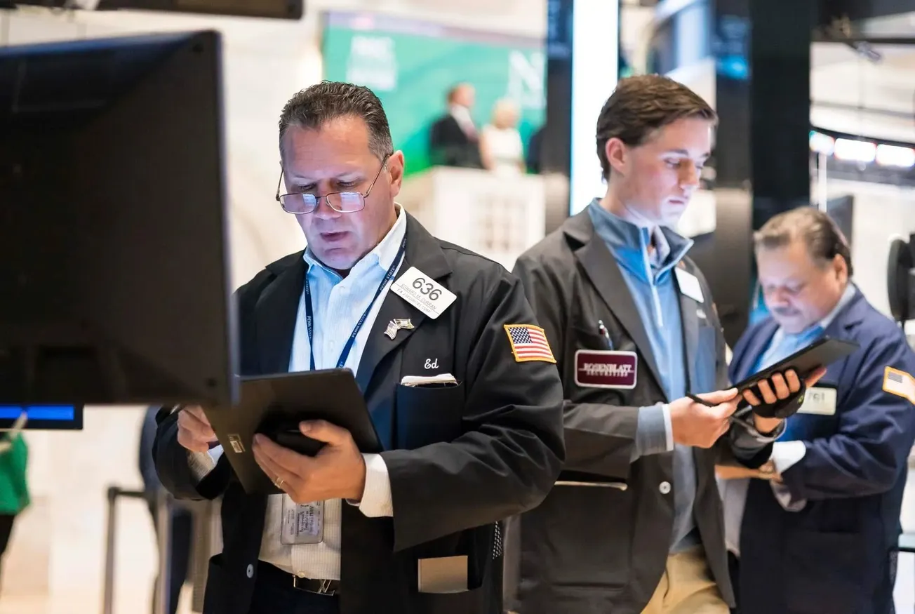 Dow Jones termina la semana cerca de la estabilidad mientras S&P 500 baja y el Nasdaq sube levemente