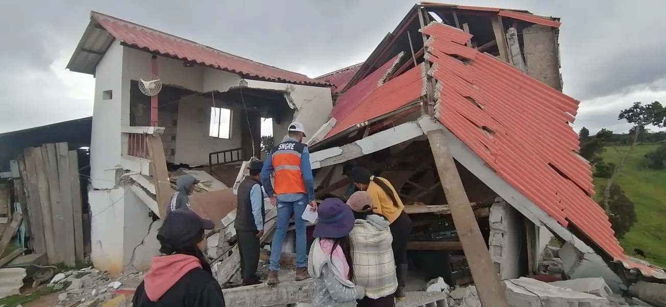 Terremoto en Ecuador deja 14 fallecidos
