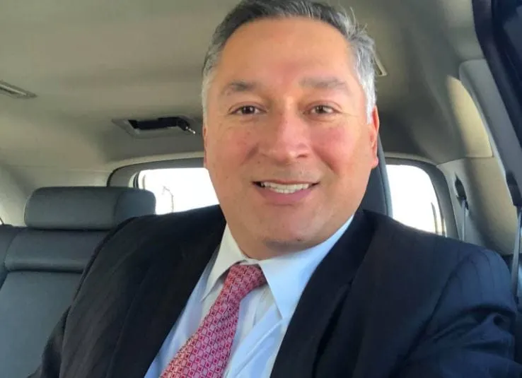 Republicano Javier Villalobos ganó elección en bastión demócrata hispano