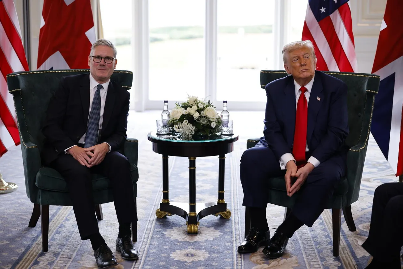 Trump fija arancel del 15% a Europa: Mercedes-Benz y ASML ganadores; En la mira China y la Fed