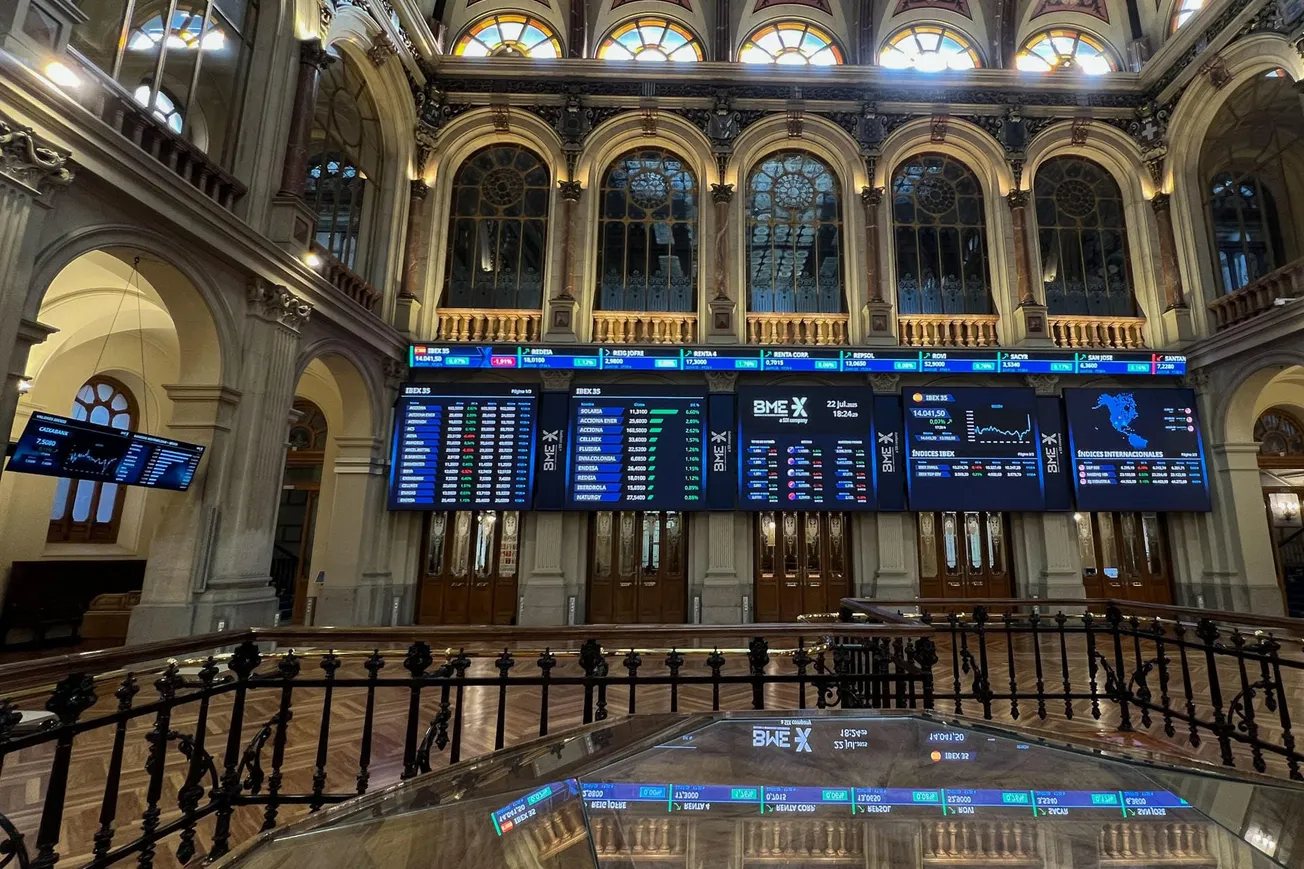 Stoxx 600 espera repunte por acuerdo comercial EE UU-UE, beneficiando a automotrices y marcas de lujo