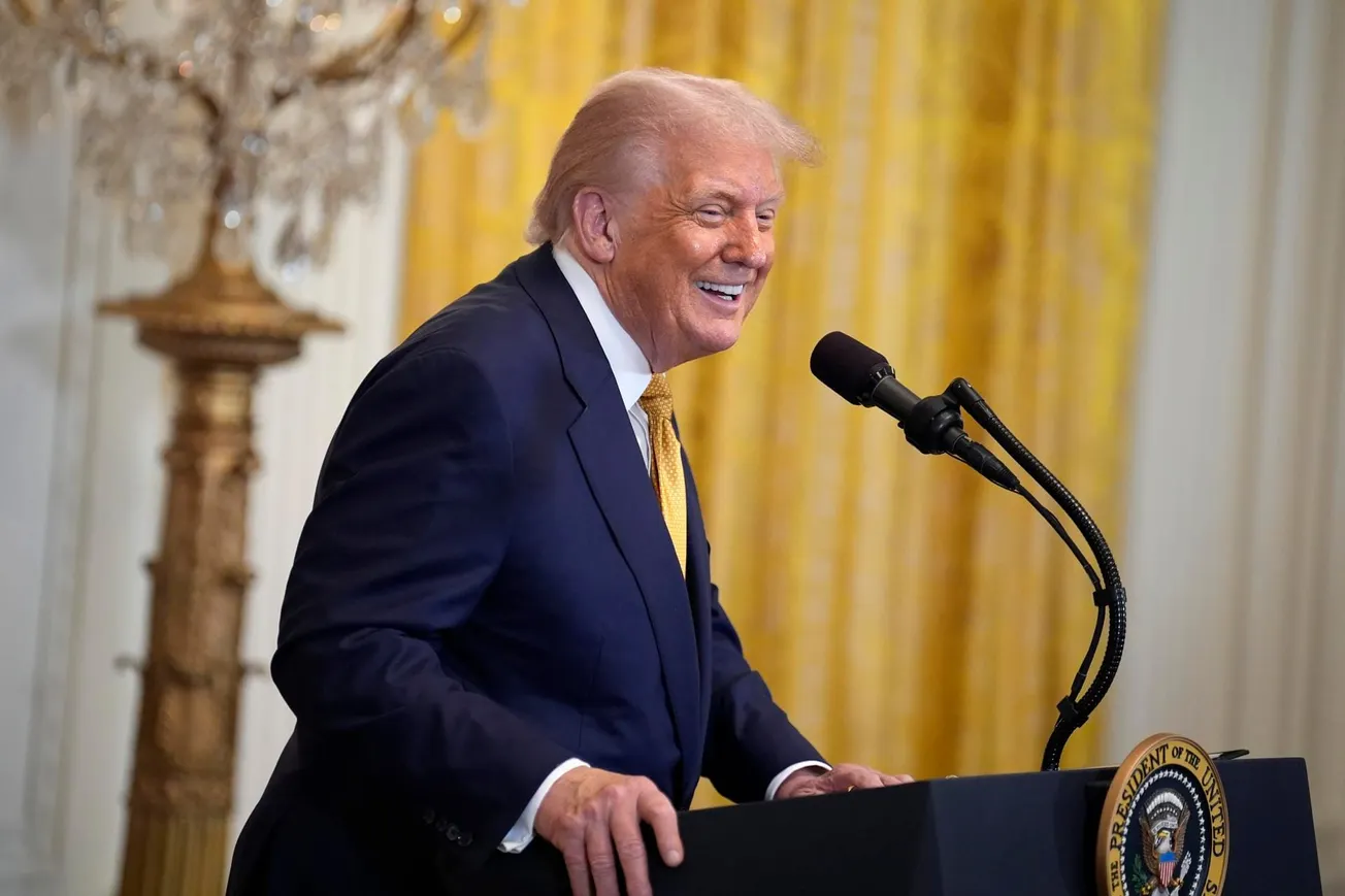 Trump Presenta Ambicioso "Plan de Acción" para Liderar la Carrera Global de IA: Rompe con Políticas de Biden y Genera Debate sobre "Sesgos Ideológicos"