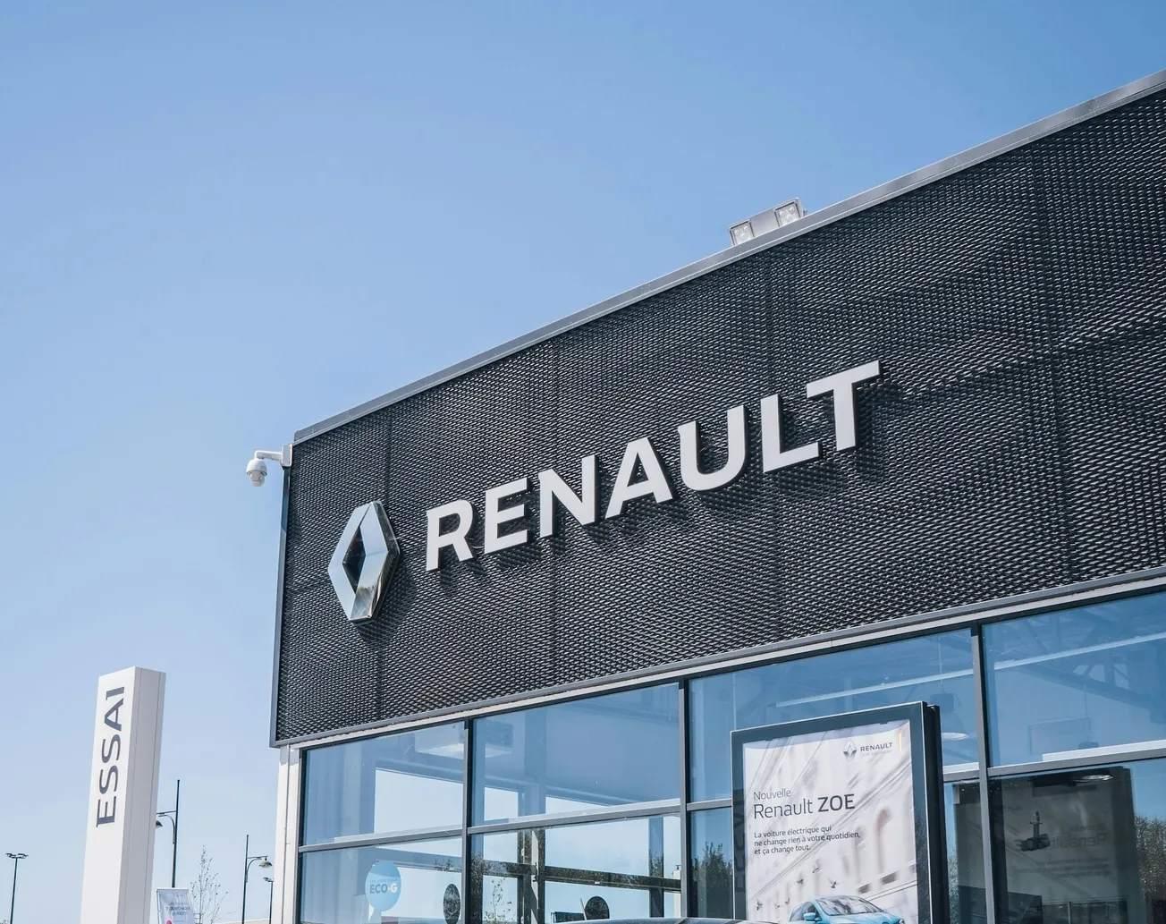Acciones de Renault se Desploman un 17% Tras Recorte en la Guía Anual y Presiones del Mercado Automotriz