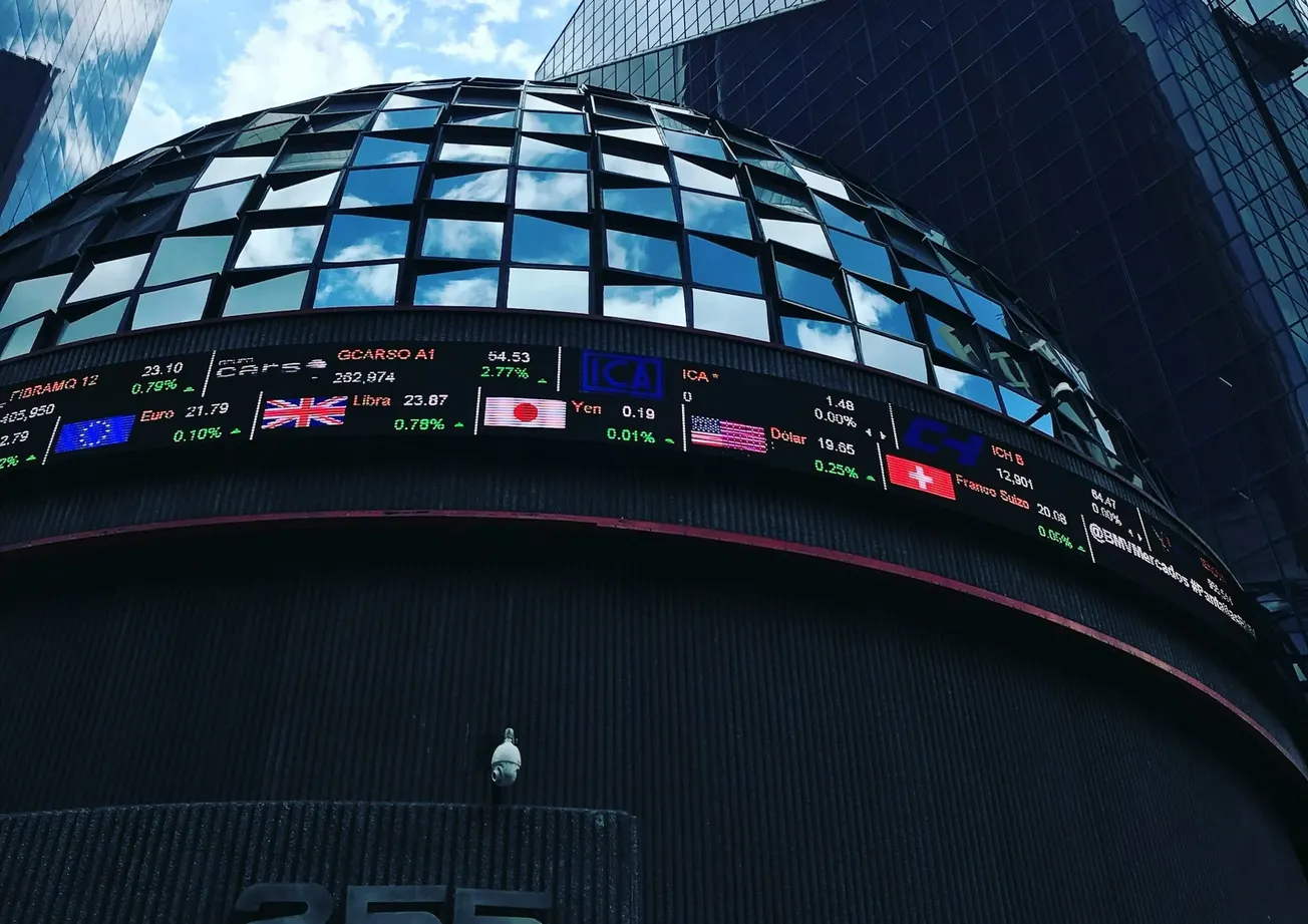 ¿El Fin del 60/40? El Portafolio Clásico Registra su Peor Desempeño Histórico Mientras los Bonos Pierden su Poder Amortiguador