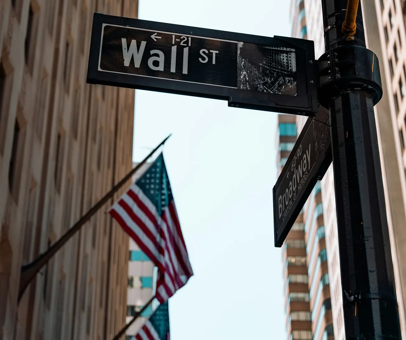 S&P 500 Apunta a los 10,000 Puntos para 2030 Impulsado por el Crecimiento de la IA