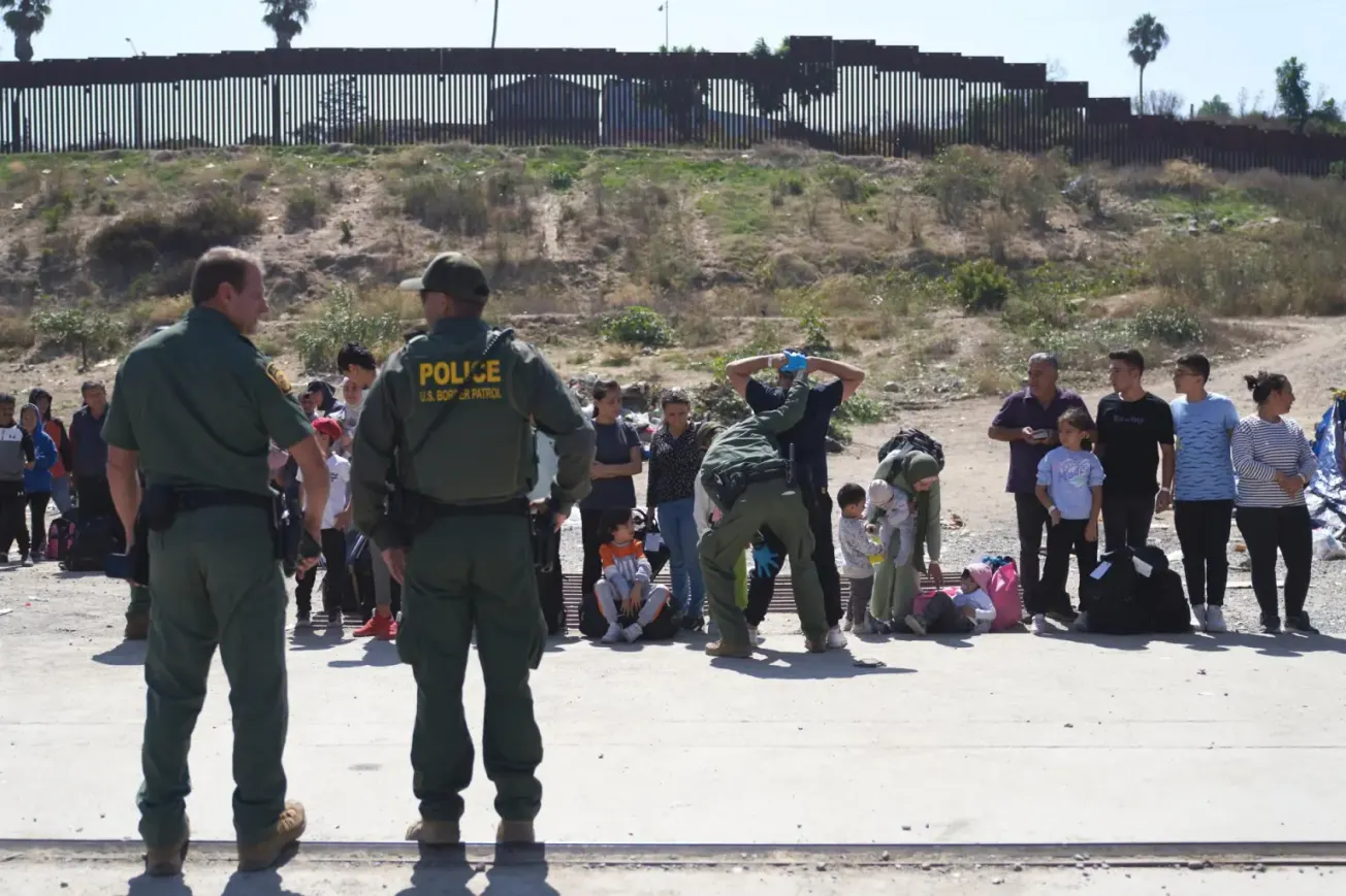 El crimen ya no es requisito para ICE