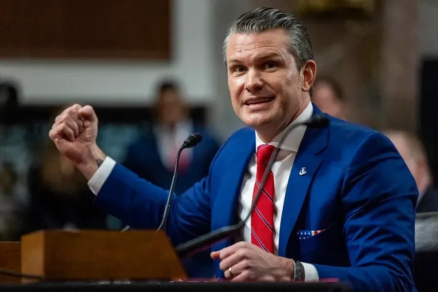 El peso de un retuit: Pete Hegseth repostea una publicación de un pastor que cree que las mujeres "no deberían votar"