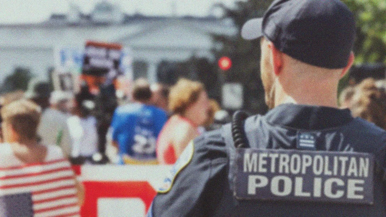 Mientras se usa la excusa del crimen para federalizar la capital, la duda del millón, ¿qué puede y qué no puede hacer Trump en DC?