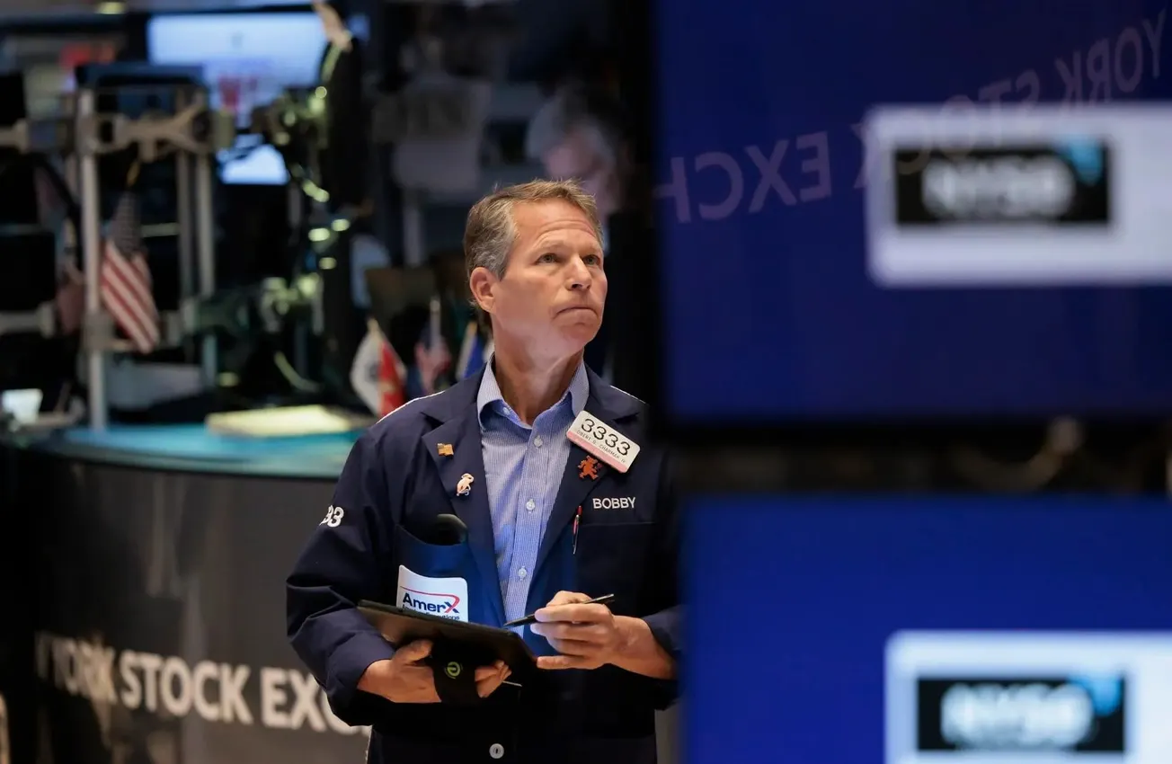 Dow Jones se mantiene estable en un miércoles impulsado por las ganancias de Disney y Uber