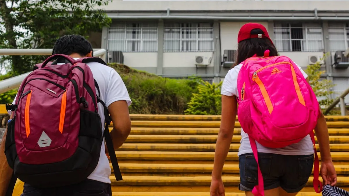 Escuelas de DC inician clases bajo estrictas medidas de seguridad